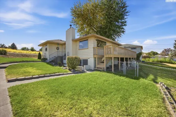 1203 N Keller St., Kennewick, WA 99336-1521