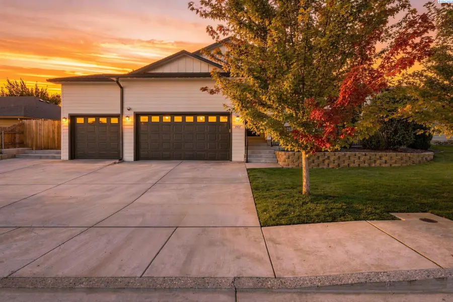 1907 W 39th Ave, Kennewick, WA 99337 - #2