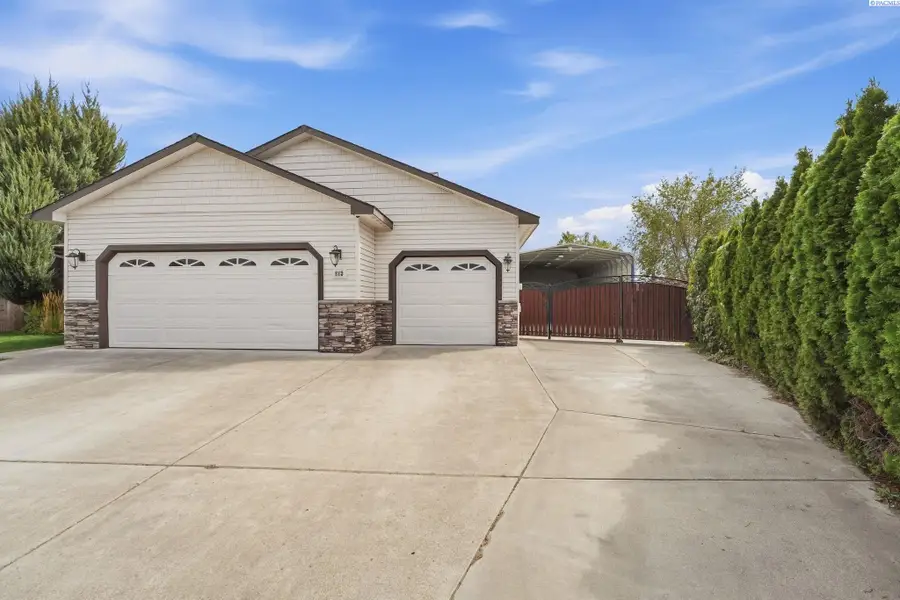 813 N Douglas Ct, Pasco, WA 99301 - #2