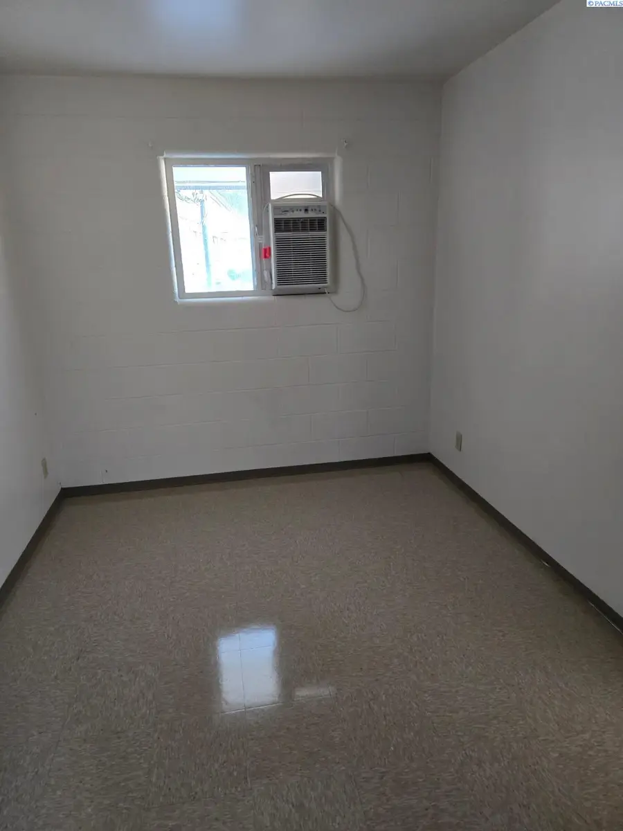 301 E Edison Avenue, Sunnyside, WA 98944 - #3