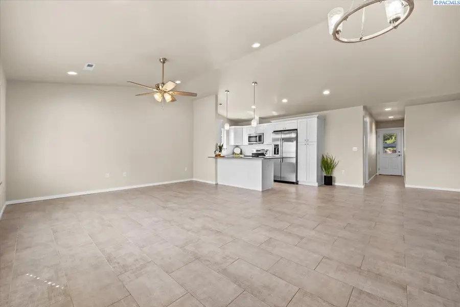 729 E 14th Ave, Kennewick, WA 99337 - #2