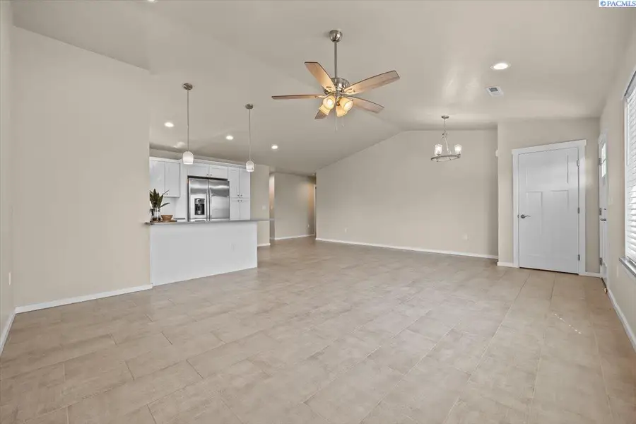 729 E 14th Ave, Kennewick, WA 99337 - #3