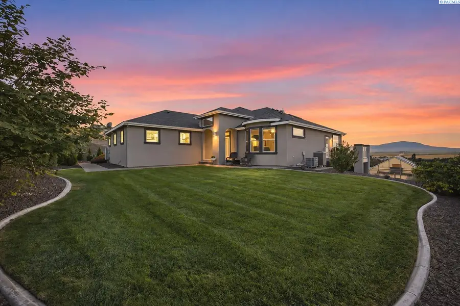 5880 S 58th Ave, West Richland, WA 99353 - #3