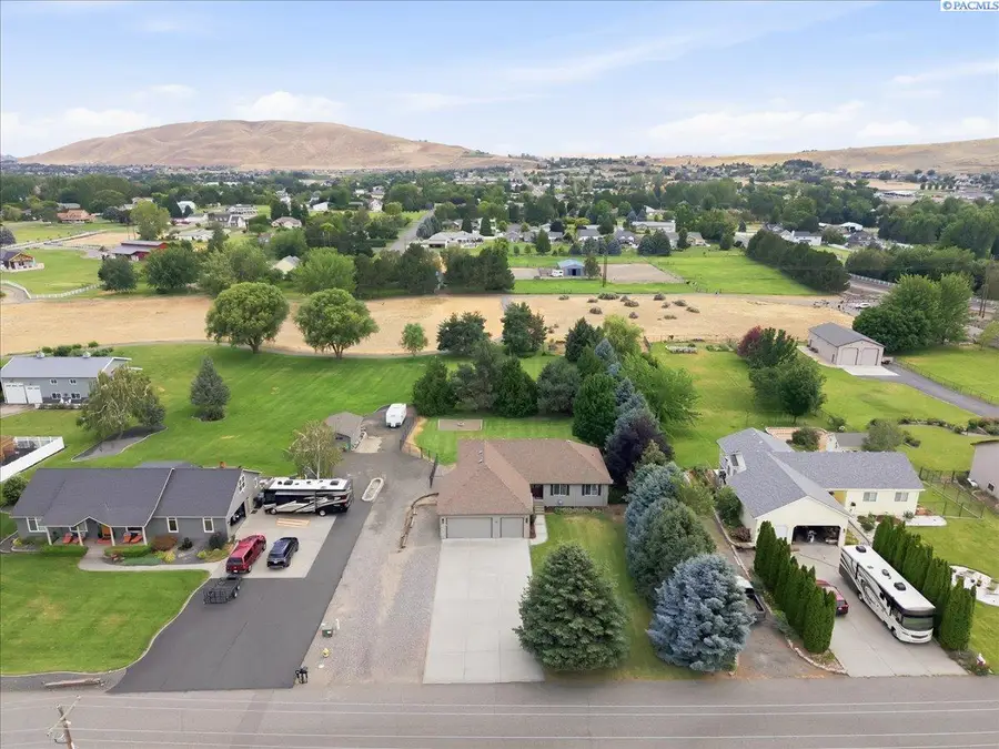 4101 Northlake Dr, West Richland, WA 99353 - #3