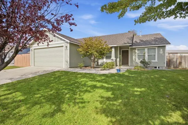 5202 Spirea Dr., West Richland, WA 99353