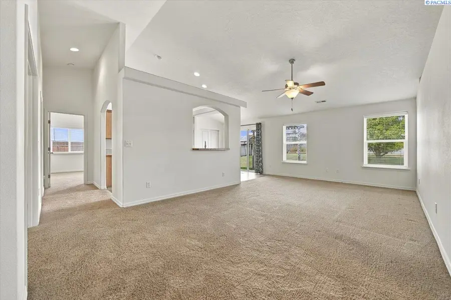 5202 Spirea Dr., West Richland, WA 99353 - #2