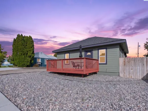 810 9th St, Benton City, WA 99320
