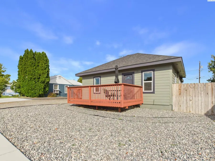 810 9th St, Benton City, WA 99320 - #3