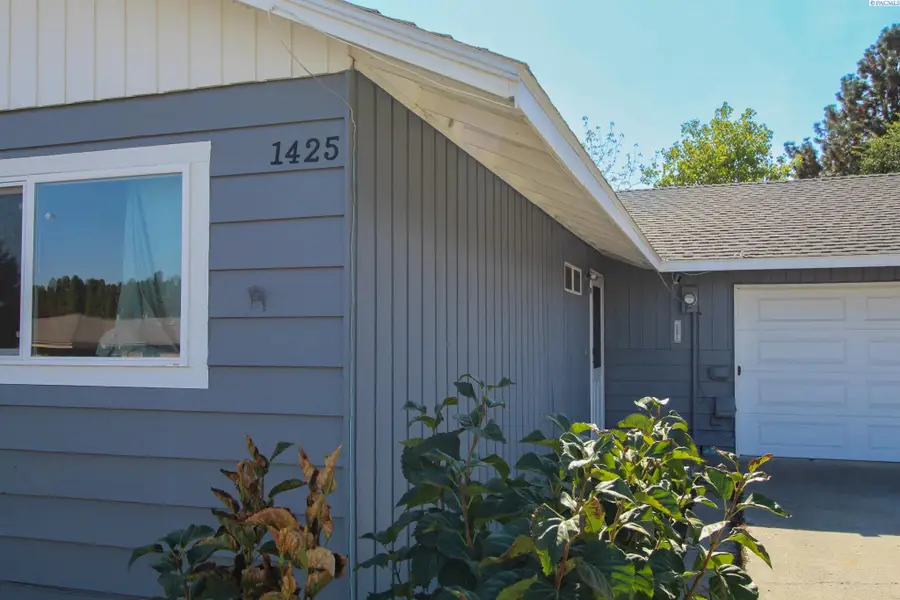1425 W 7th Avenue, Kennewick, WA 99336 - #2