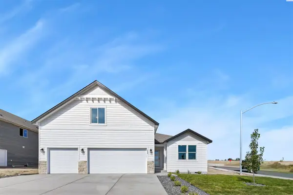 704 Honeylicious St, Richland, WA 99352