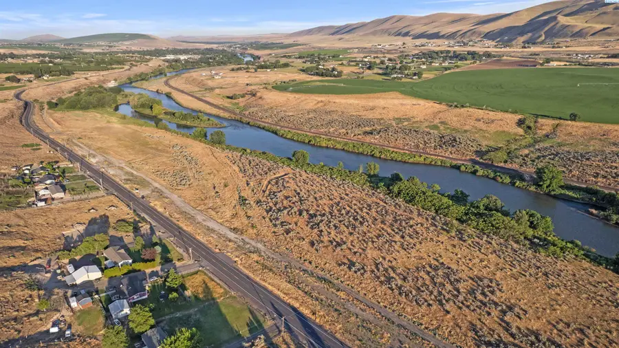 16055 W Old Inland Empire Hwy [10], Benton City, WA 99320 - #3