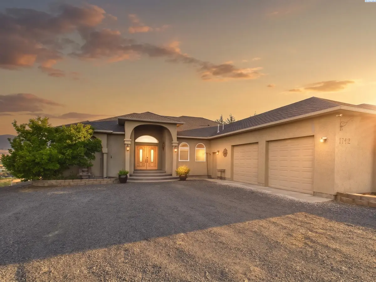 1742 Weikel Rd, Yakima, WA 98908 - #1
