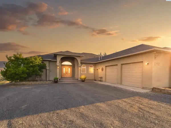 1742 Weikel Rd, Yakima, WA 98908