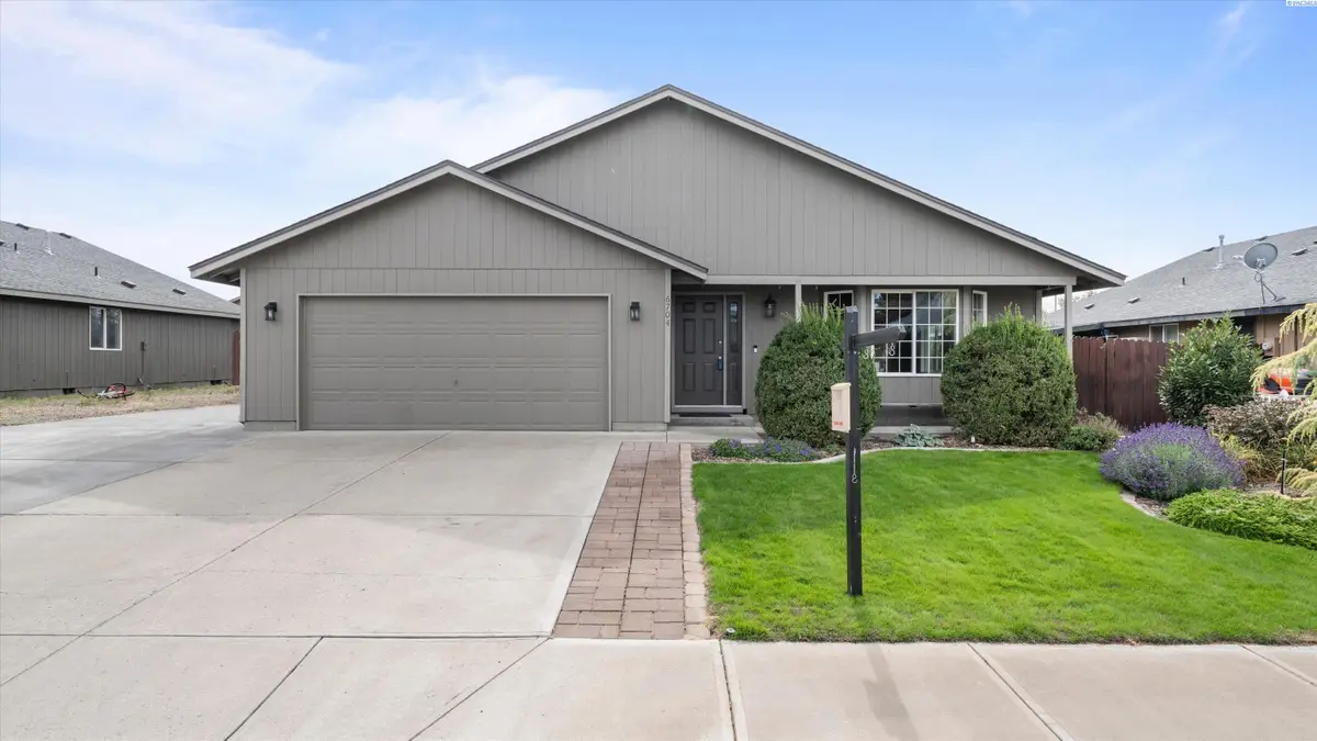 6704 Comiskey Dr., Pasco, WA 99301 - #1