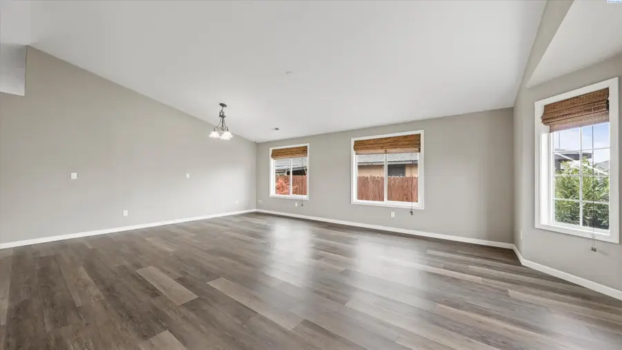 6704 Comiskey Dr., Pasco, WA 99301 - #3
