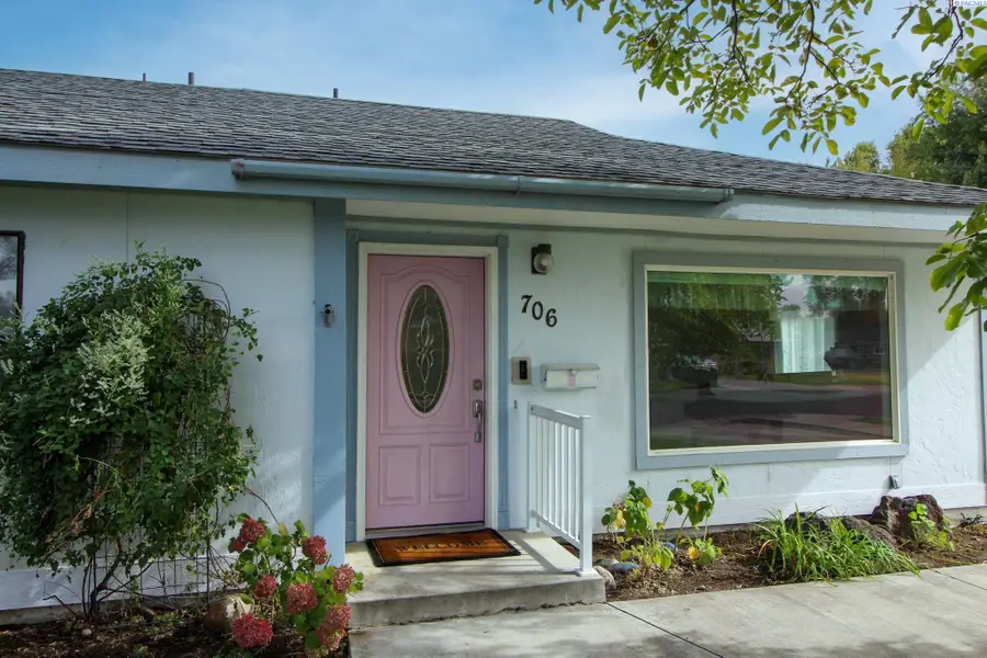 706 Cedar Avenue, Richland, WA 99352 - #2
