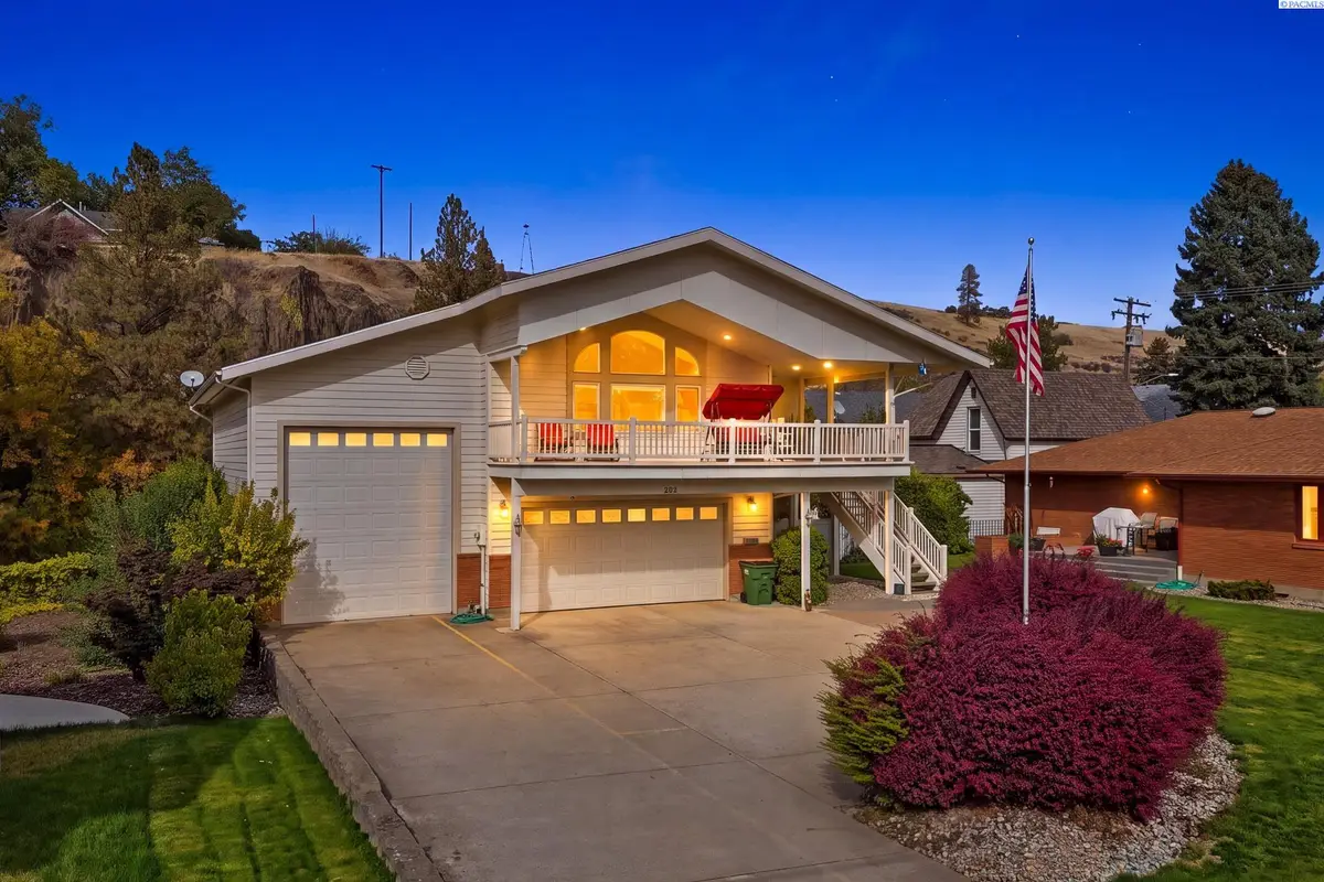 205 E Cooper St, Colfax, WA 99111 - #1