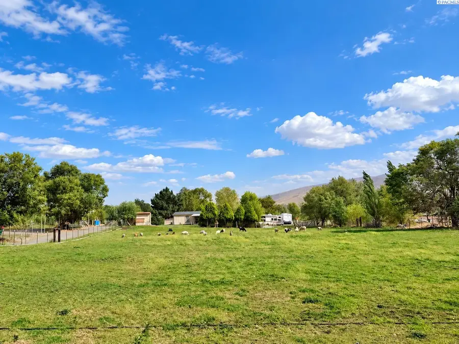 8305 S Missimer Rd, Prosser, WA 99350 - #2