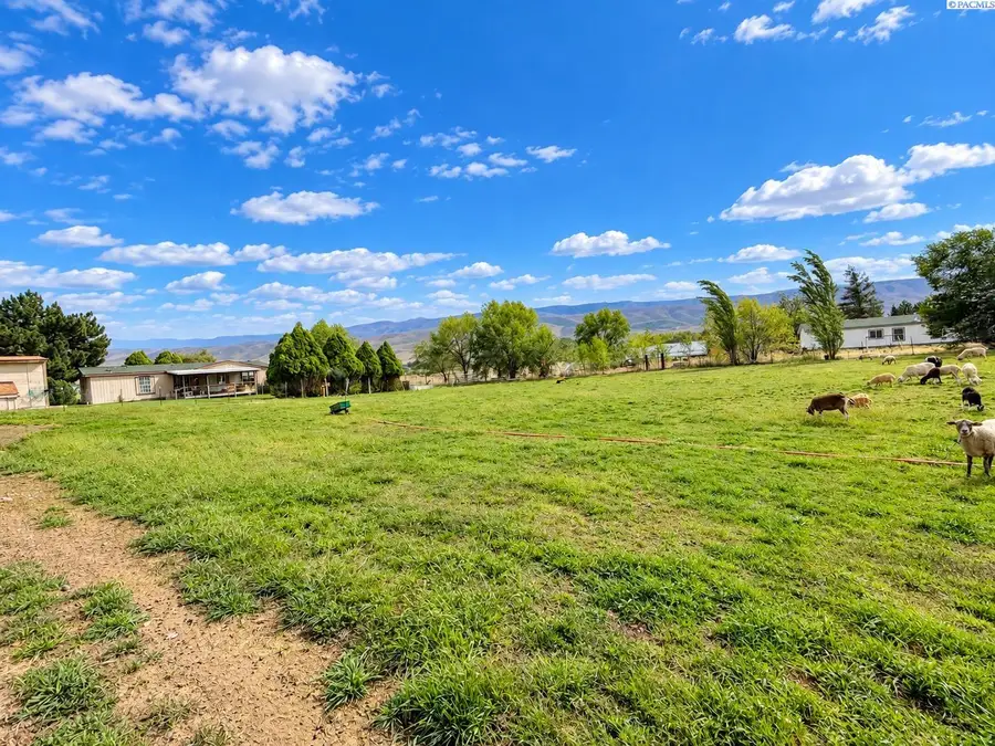 8305 S Missimer Rd, Prosser, WA 99350 - #3