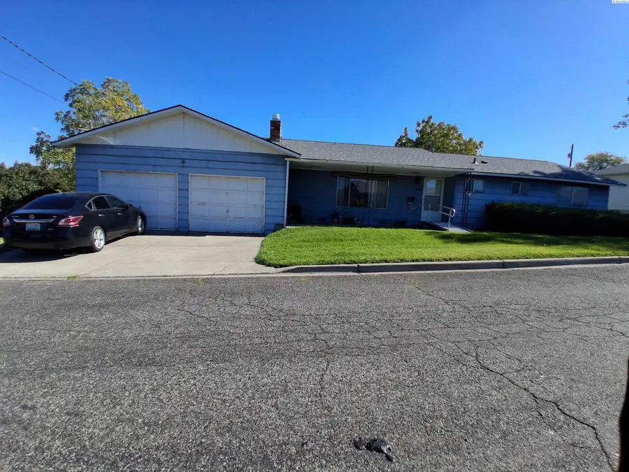 728 Ford St, Prosser, WA 99350 - #2