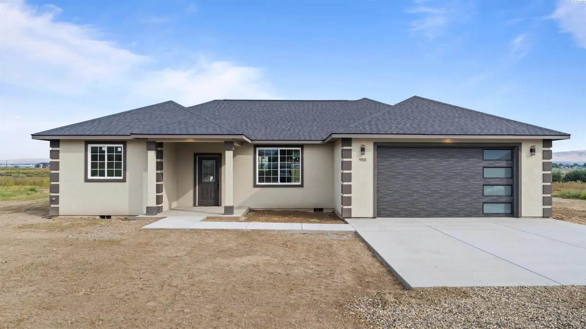 950 S Lester Rd, Outlook, WA 98938 - #1
