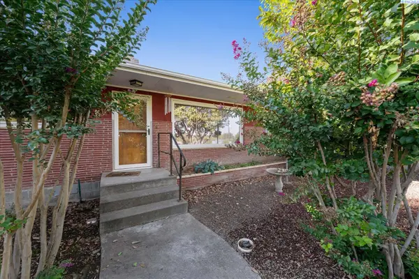 1723 W 7th Place, Kennewick, WA 99336