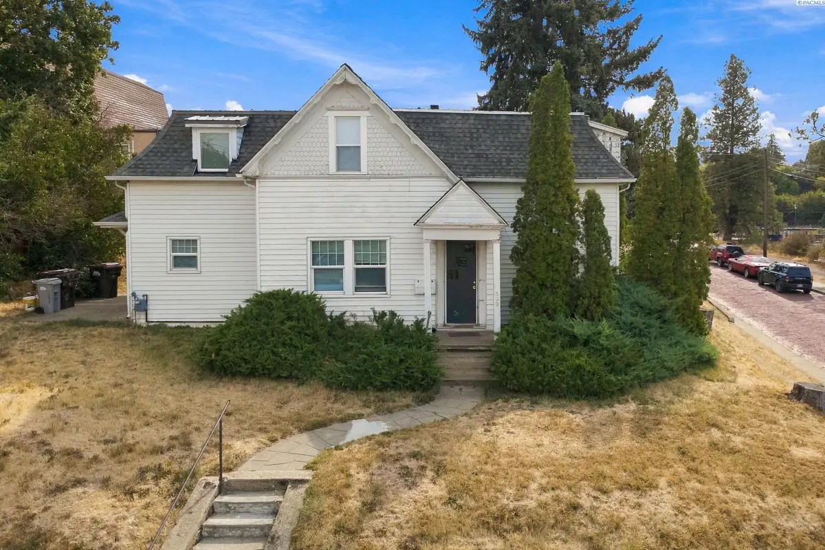 300 NE Kamiaken St, Pullman, WA 99163 - #1