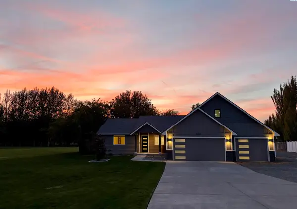 4403 Mount Daniel Court, West Richland, WA 99353