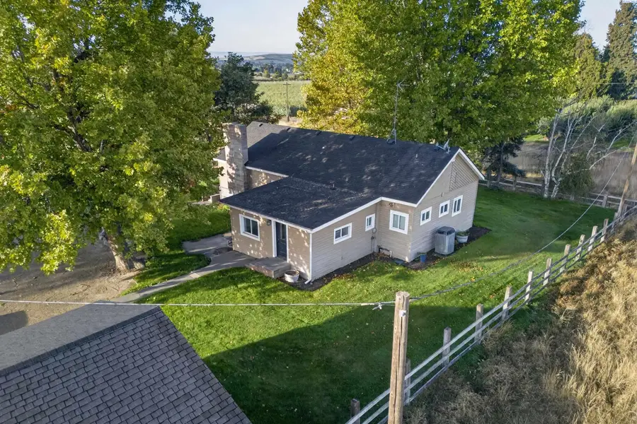 2060 Cemetery Rd, Sunnyside, WA 98944 - #2