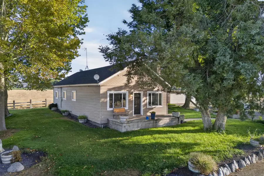 2060 Cemetery Rd, Sunnyside, WA 98944 - #3