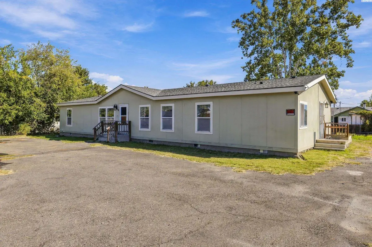 203 S Edison Street, Kennewick, WA 99336 - #1