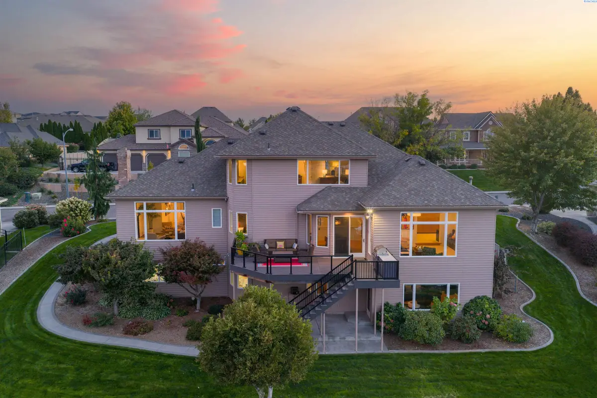 3902 W 43rd Ave, Kennewick, WA 99337 - #1