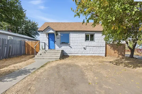 1216 S 3rd Ave, Pasco, WA 99301-5706