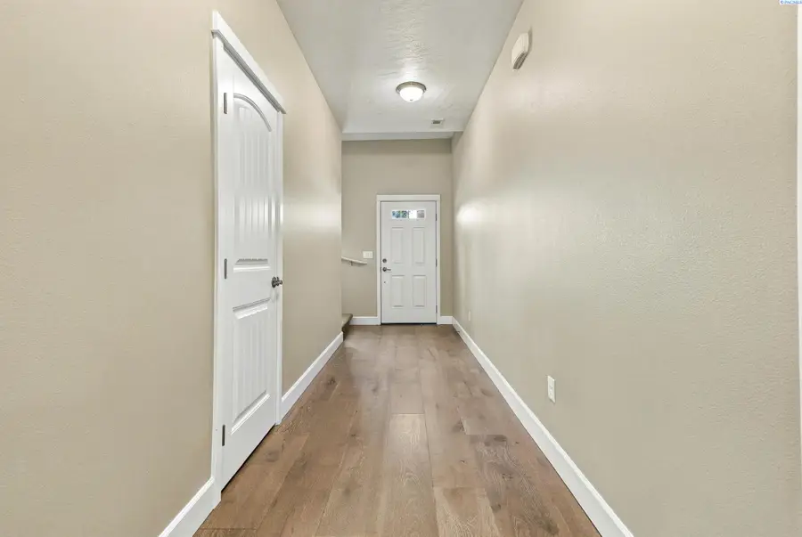1081 S Delaware St, Kennewick, WA 99338 - #2