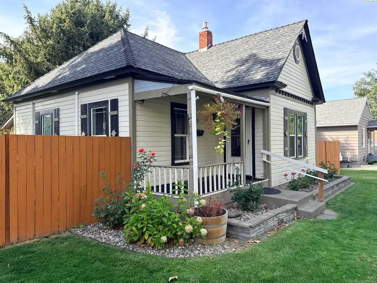711 Main Street, Prosser, WA 99350 - #1