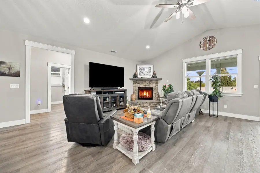3615 S Palouse Court, Kennewick, WA 99337 - #3