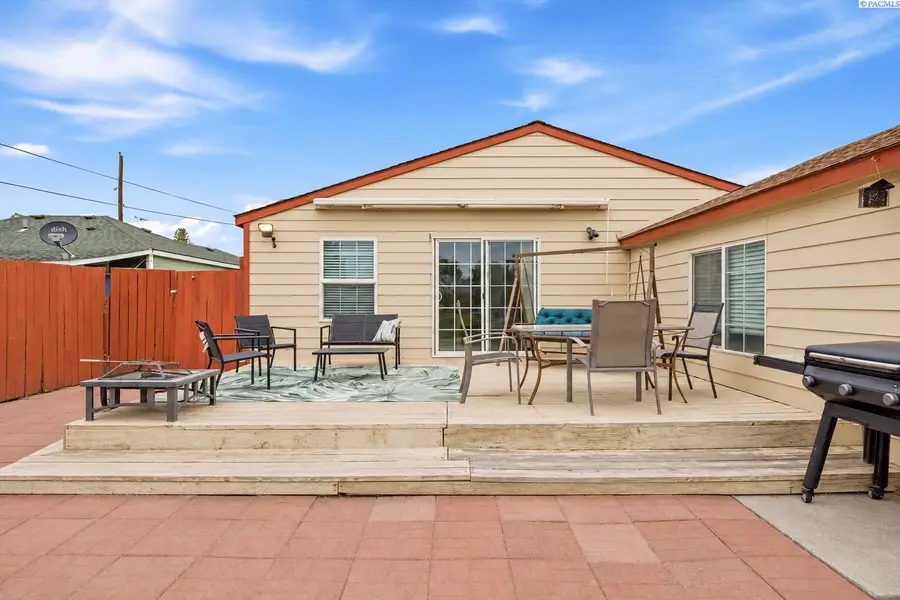 1109 W 2nd Ave, Kennewick, WA 99336 - #2