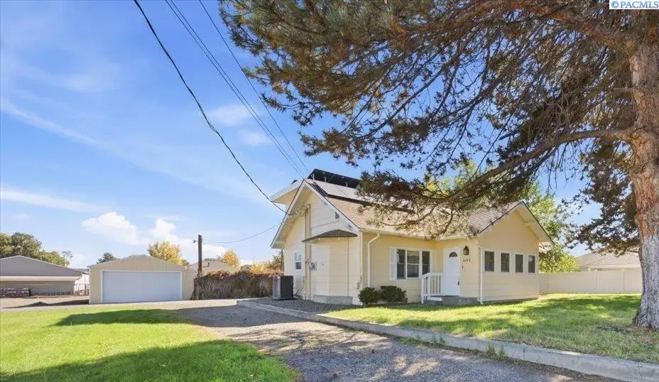 2103 S Washington St, Kennewick, WA 99337 - #1