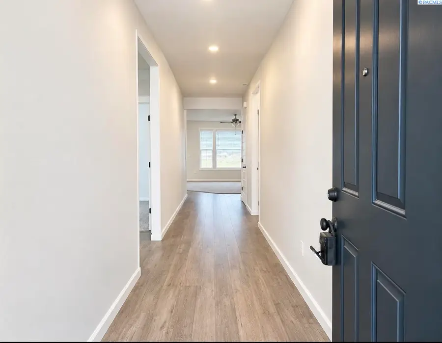 8214 Cardinal Peak St, West Richland, WA 99353 - #2