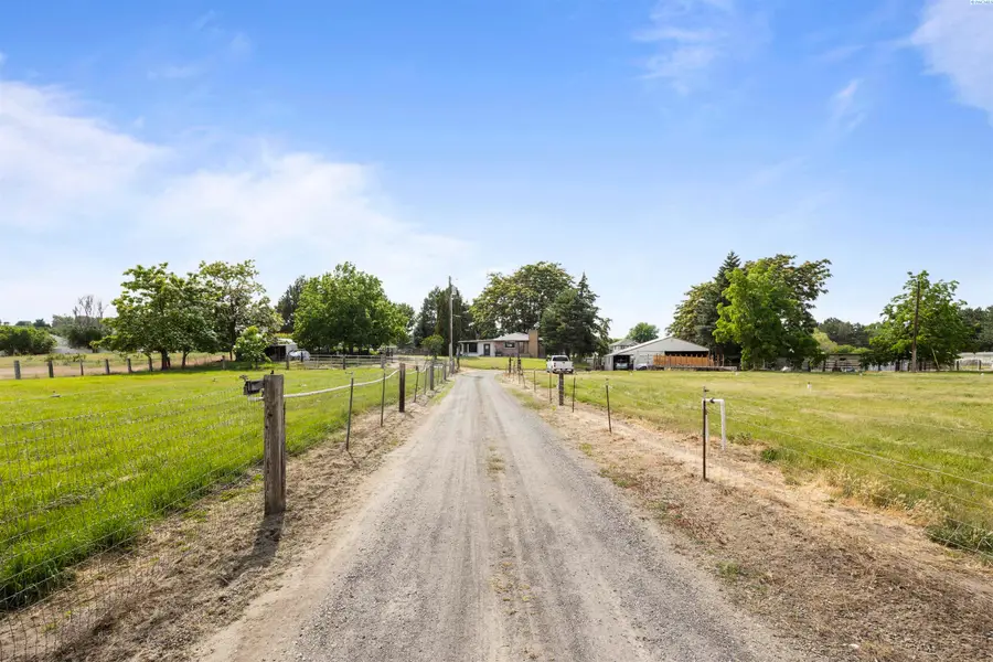 302 E 23rd Ave, Kennewick, WA 99337 - #3