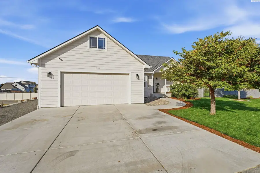 1210 Gage Blvd, Richland, WA 99352 - #2