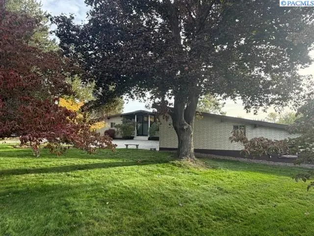 2626 N Riverside Dr, West Richland, WA 99353 - #1