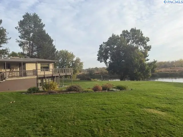 2626 N Riverside Dr, West Richland, WA 99353 - #3