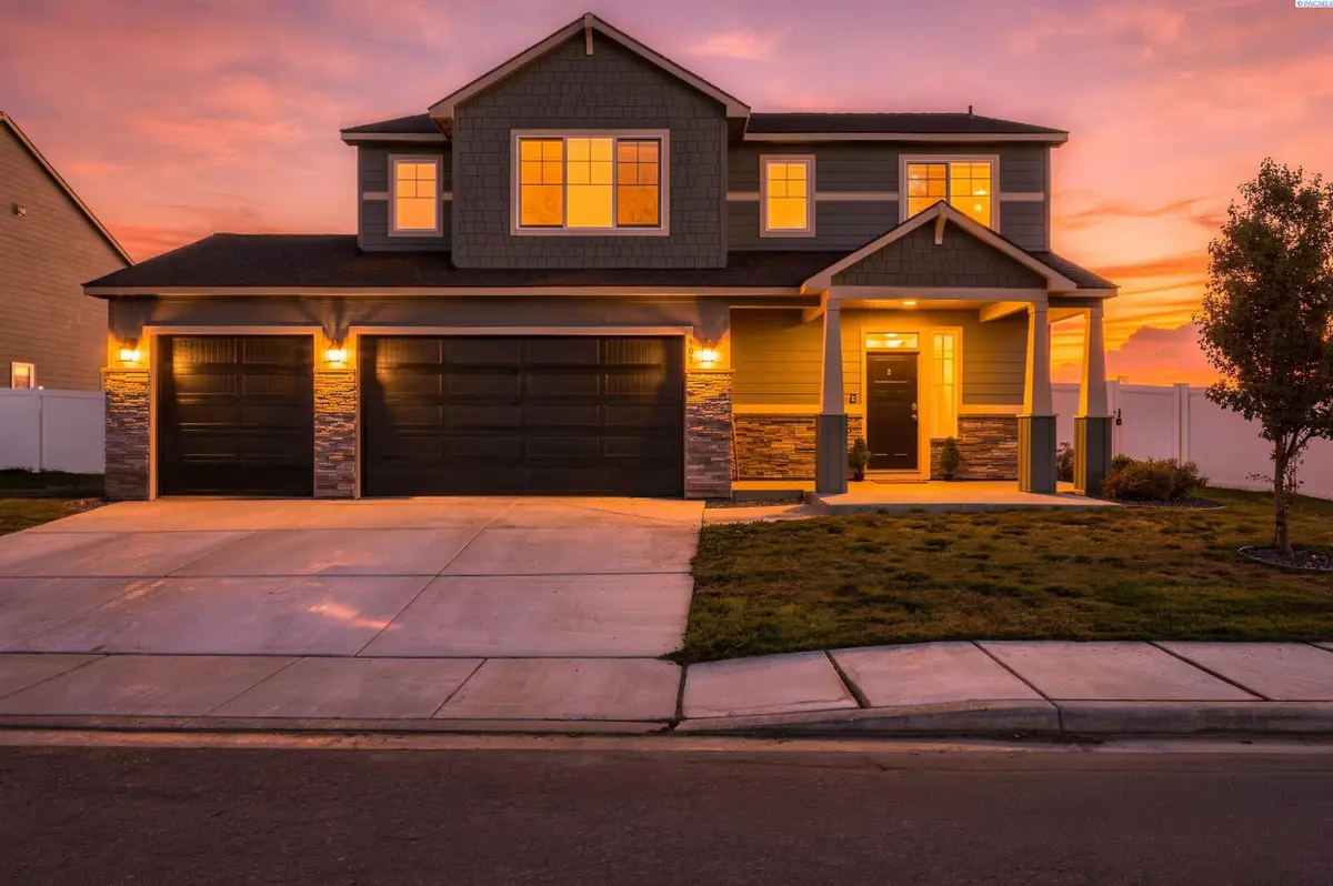 303 Jade Ave, Grandview, WA 98930 - #1