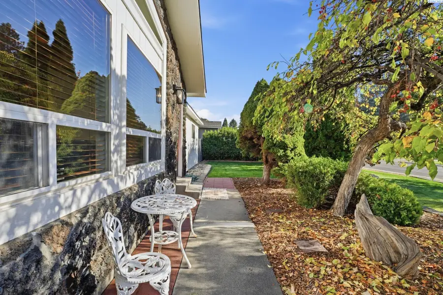 1827 Mcmurray Ave, Richland, WA 99354 - #3