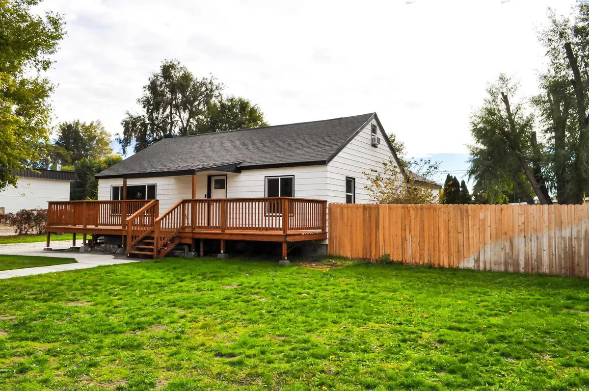 1623 W 1st Ave, Kennewick, WA 99336 - #1