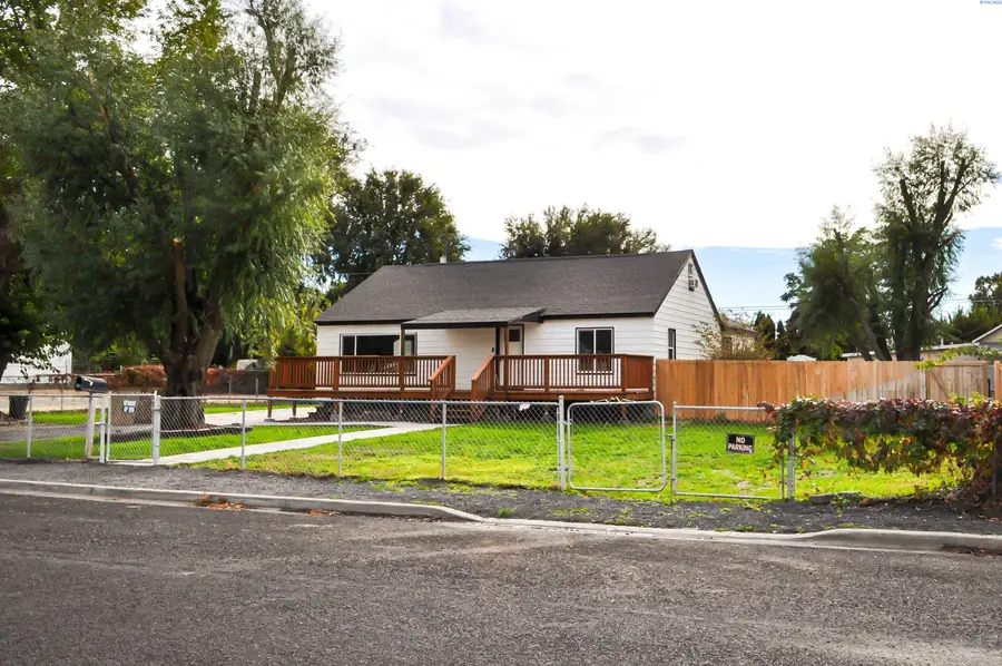 1623 W 1st Ave, Kennewick, WA 99336 - #2
