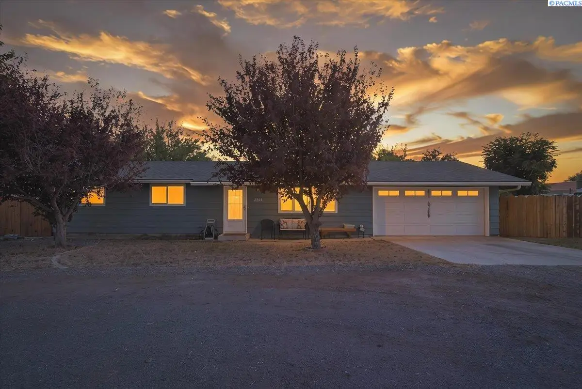 2205 S Washington St, Kennewick, WA 99337 - #1