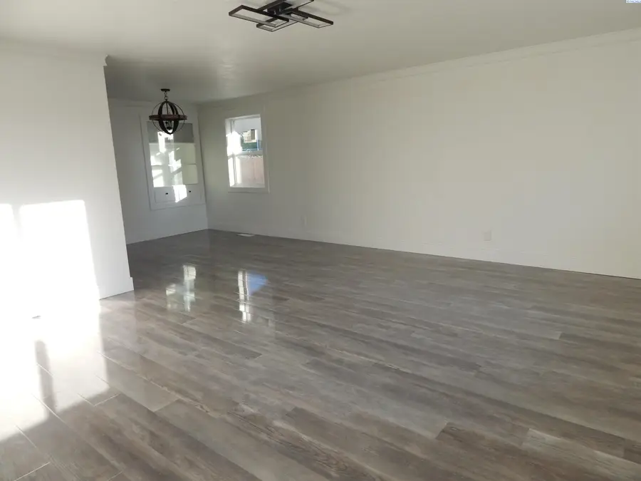 1915 N 19th Ave, Pasco, WA 99301 - #2