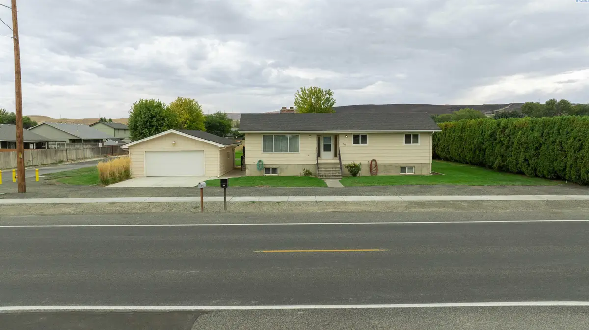 511 W 45th Ave, Kennewick, WA 99337 - #1